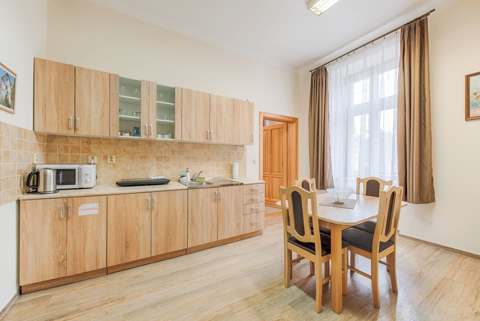 Family Suite, City View | Private kitchen
