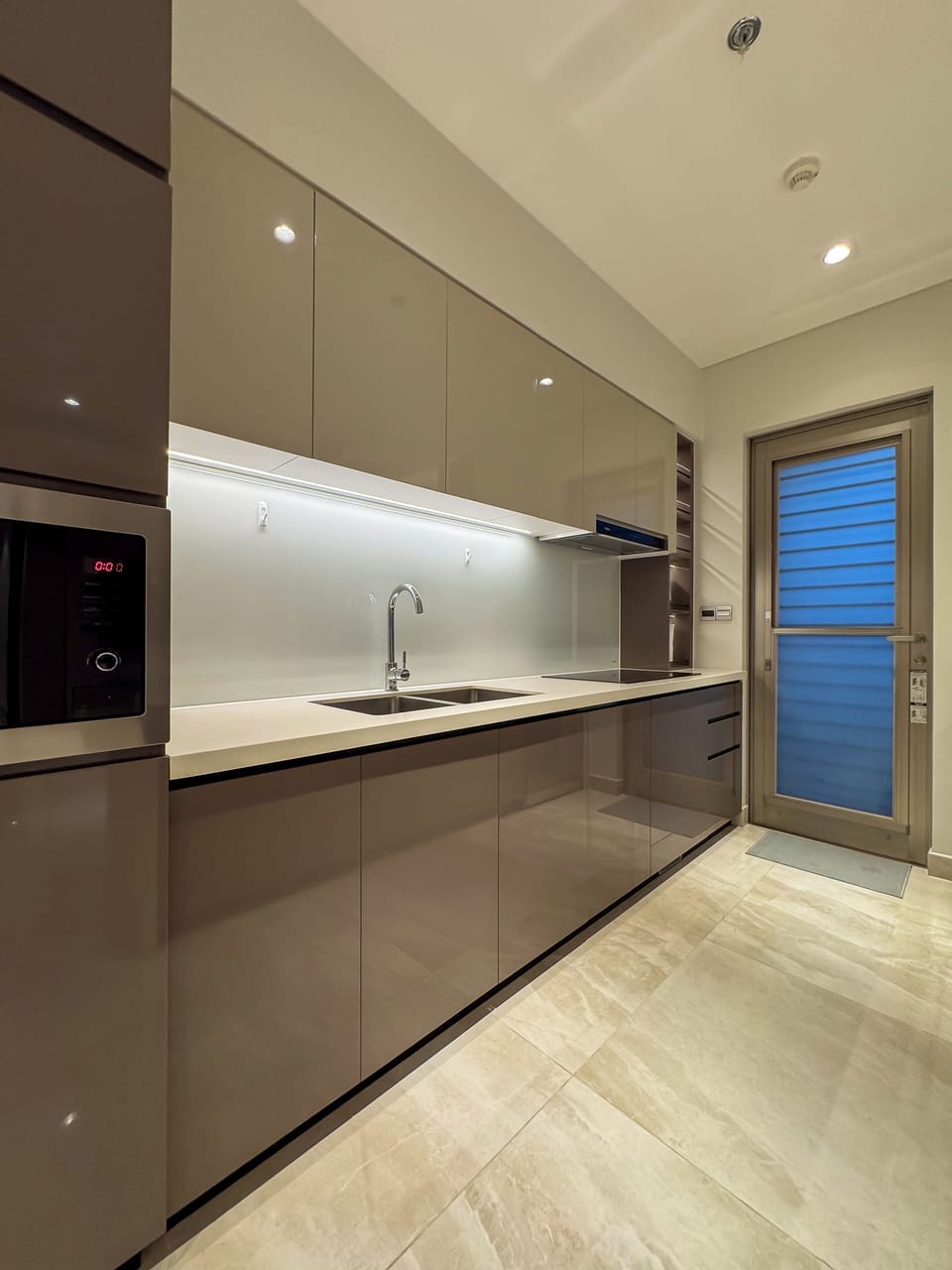 Basic Apartment, Balcony, City View | Private kitchen