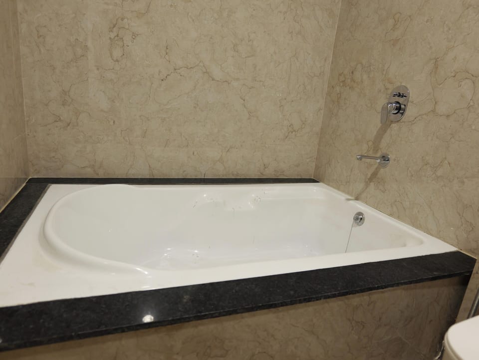 Suit room | Bathroom | Shower, free toiletries, towels, soap