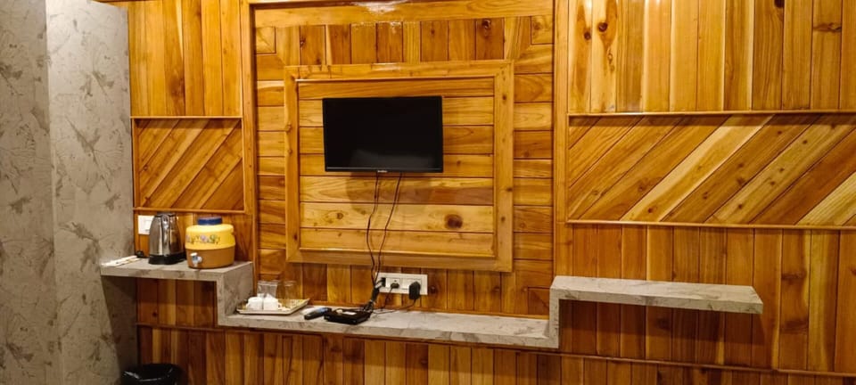 Superior Double Room, City View | Desk, free WiFi