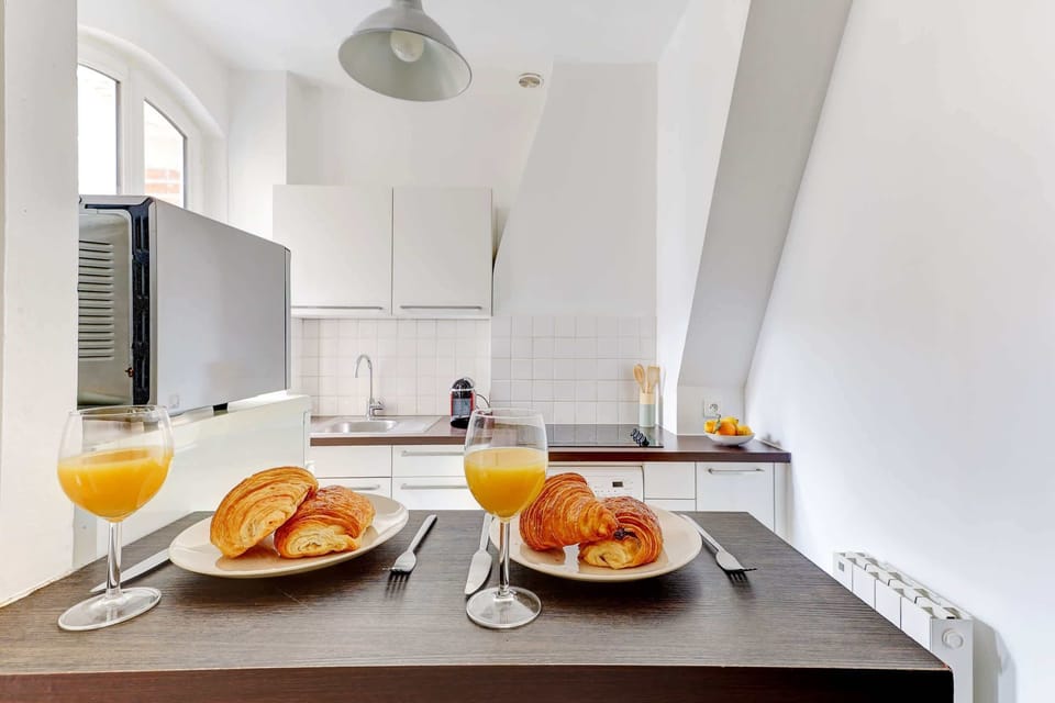 The kitchen and dining area