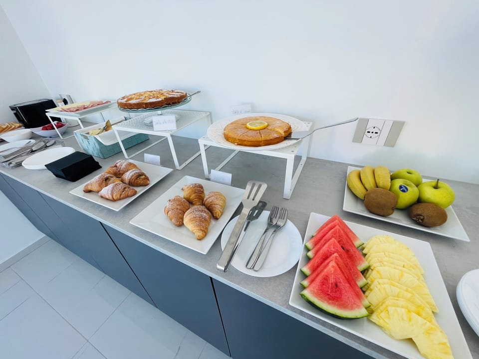 Daily buffet breakfast for a fee