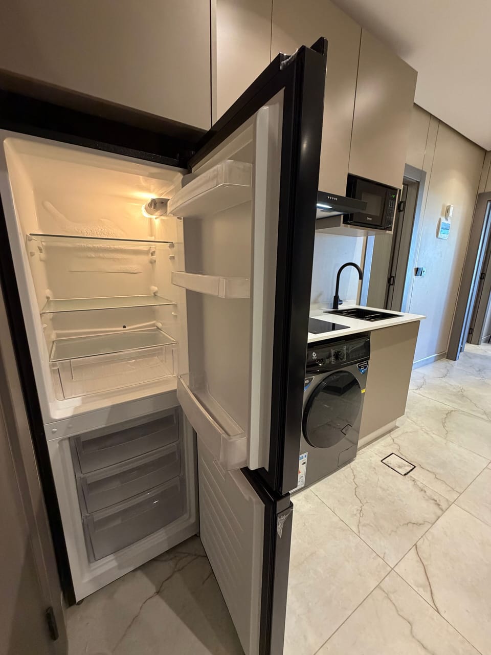 Apartment, 2 Bedrooms, Accessible, Smoking | Private kitchen