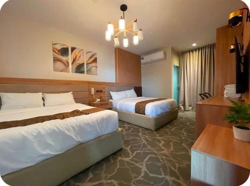 In-room safe, desk, WiFi (free)
