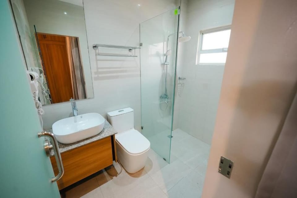 Superior Double Room, 1 Double Bed, Non Smoking, City View | Bathroom | Bathtub, hair dryer, towels