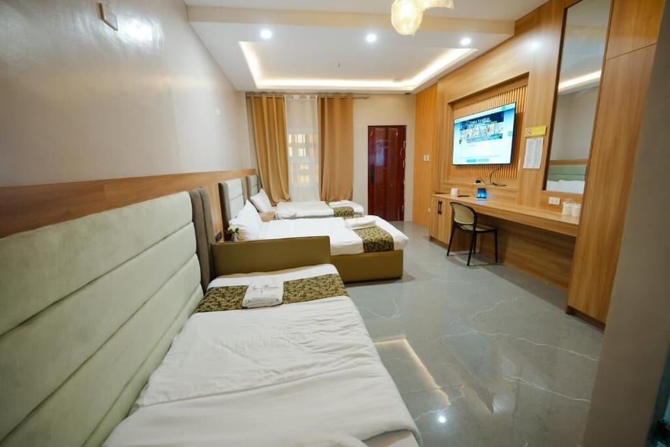 In-room safe, desk, WiFi (free)