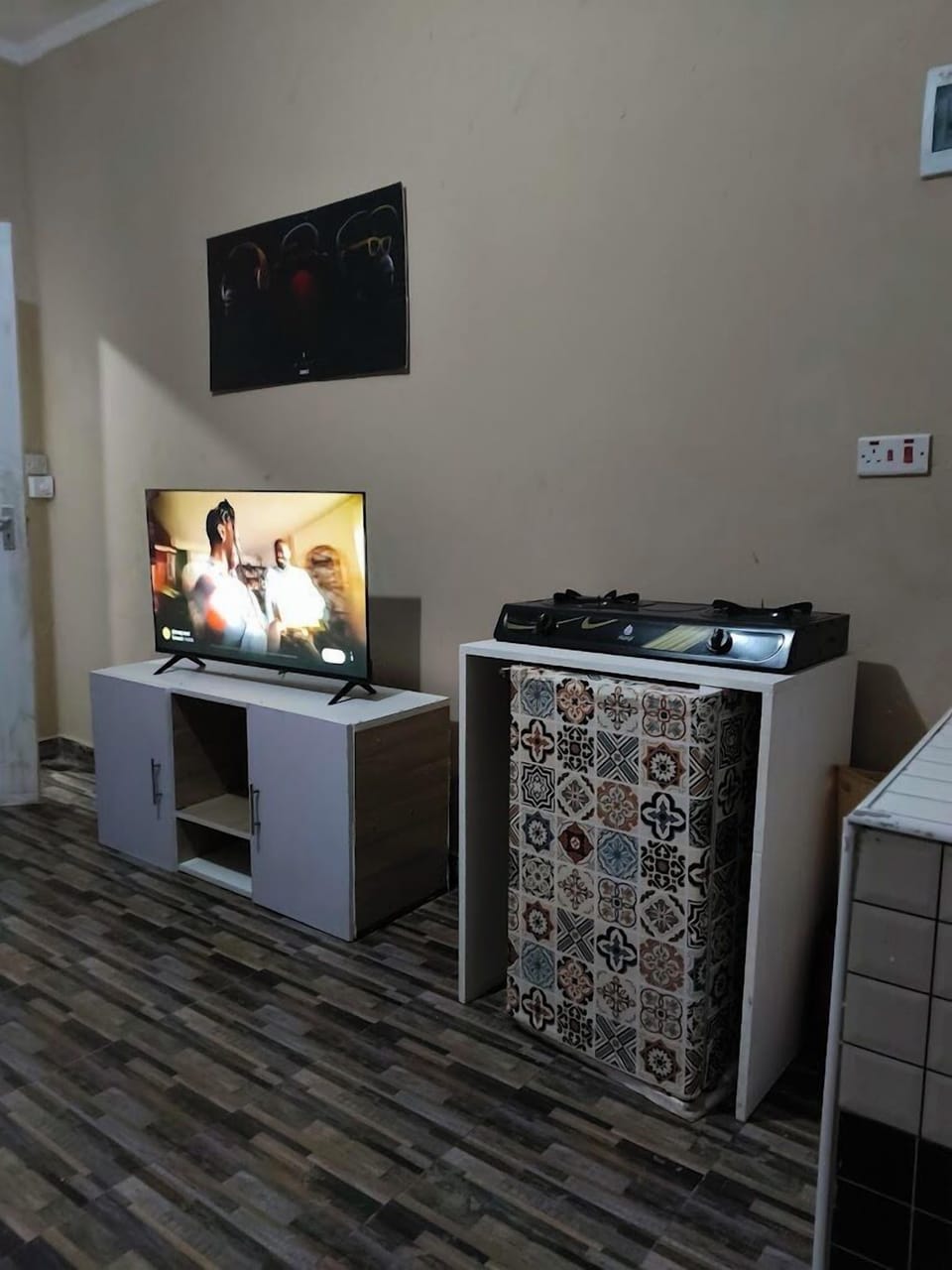 Deluxe Studio Suite, Garden View | Private kitchen | Fridge, microwave, cookware/dishes/utensils