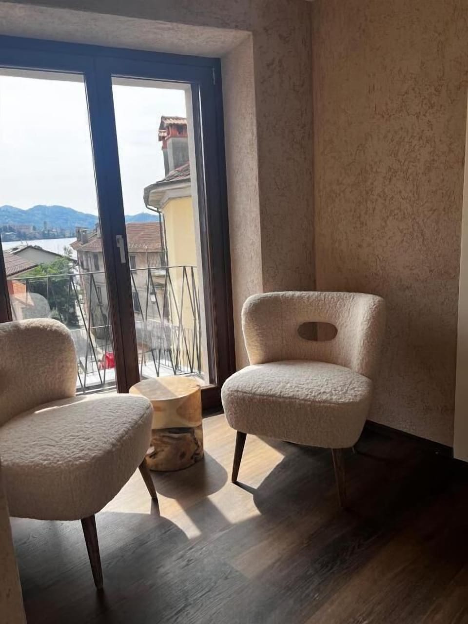 Luxury Suite, Lake View | Interior