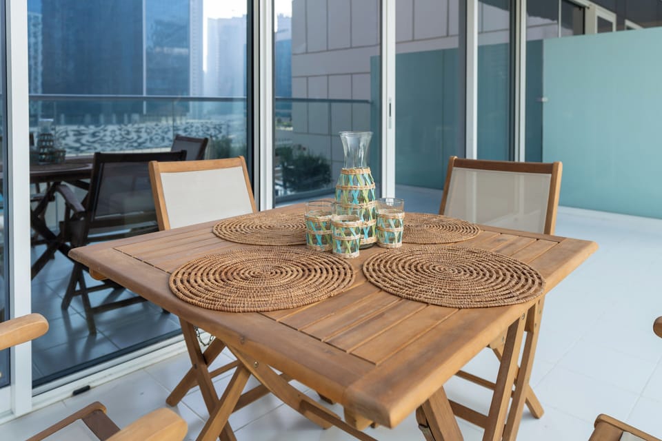 Business Apartment, 2 Bedrooms, Pool View | Dining