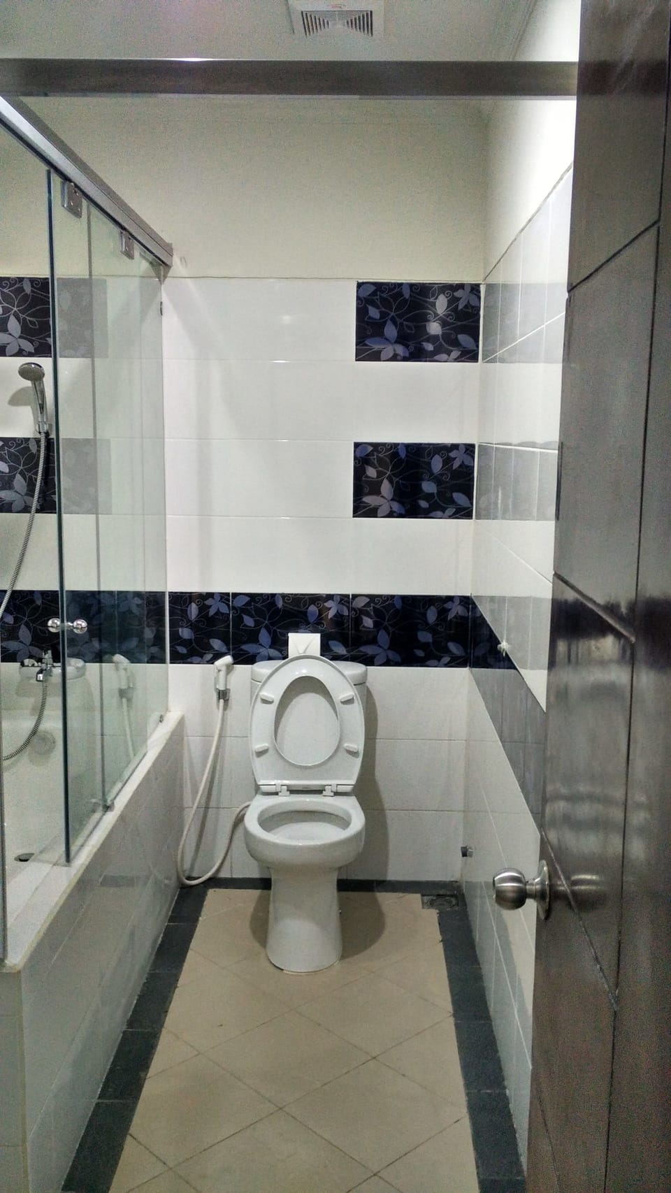 Shower, free toiletries, towels