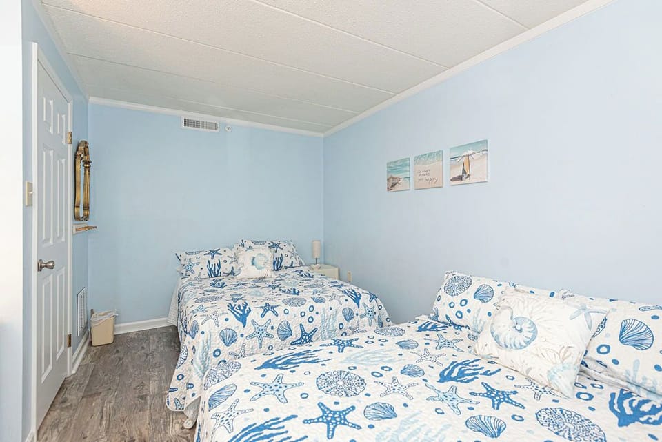 Bedroom with Two Doubles