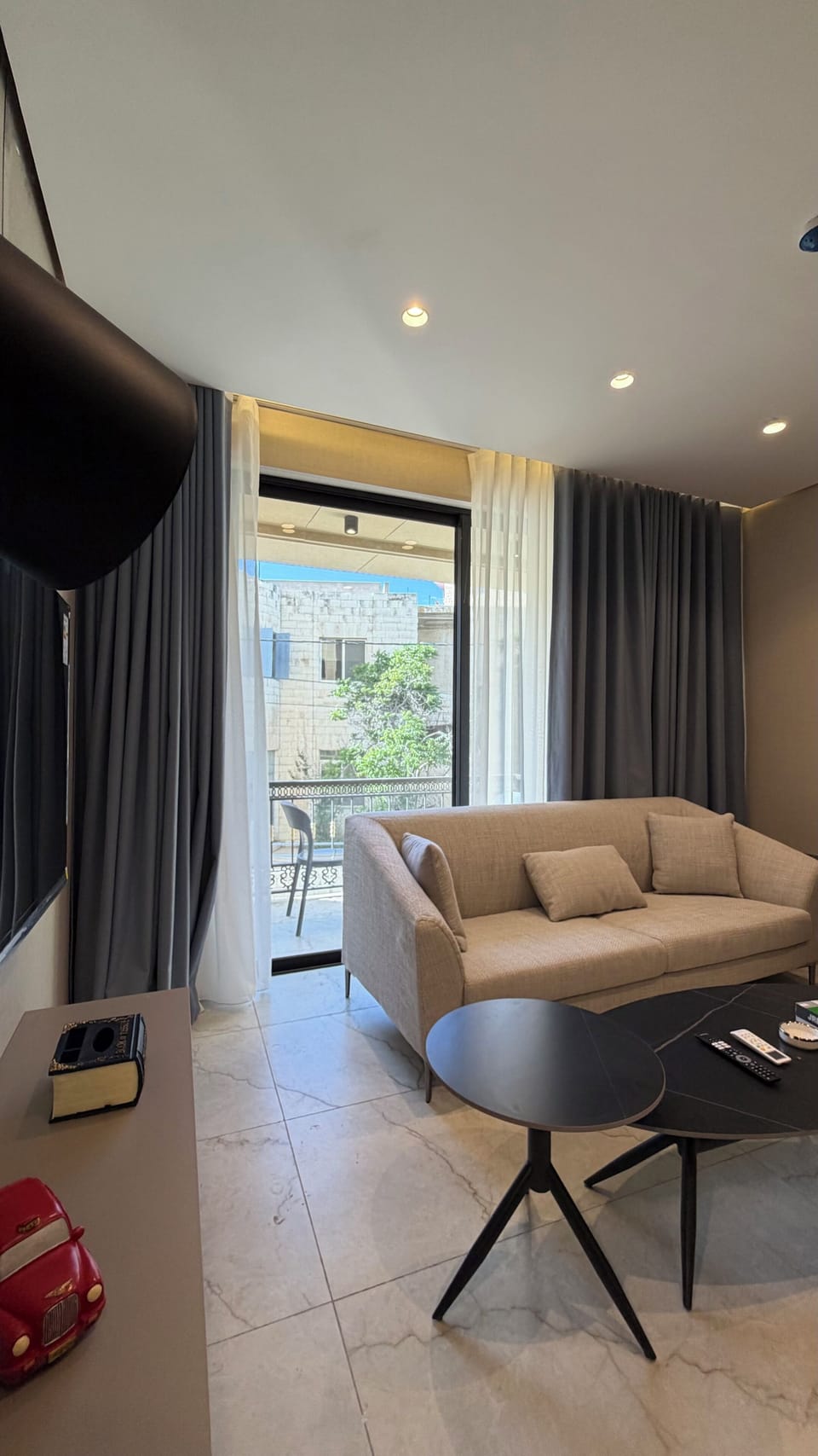Apartment, 1 Bedroom, Accessible, Smoking | Living room