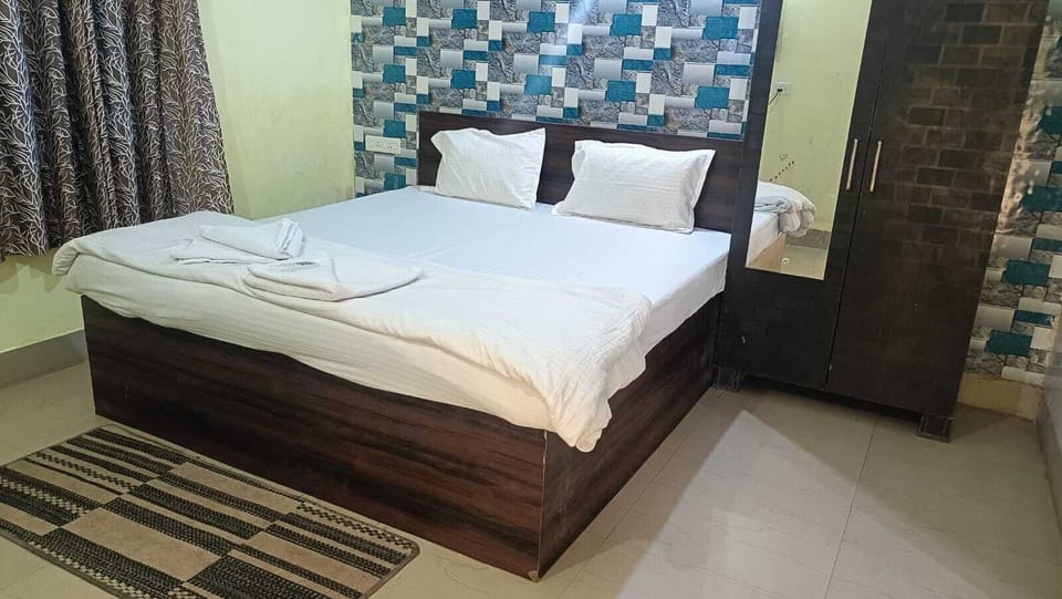 Deluxe Room | Rollaway beds (surcharge), WiFi (free), bed sheets