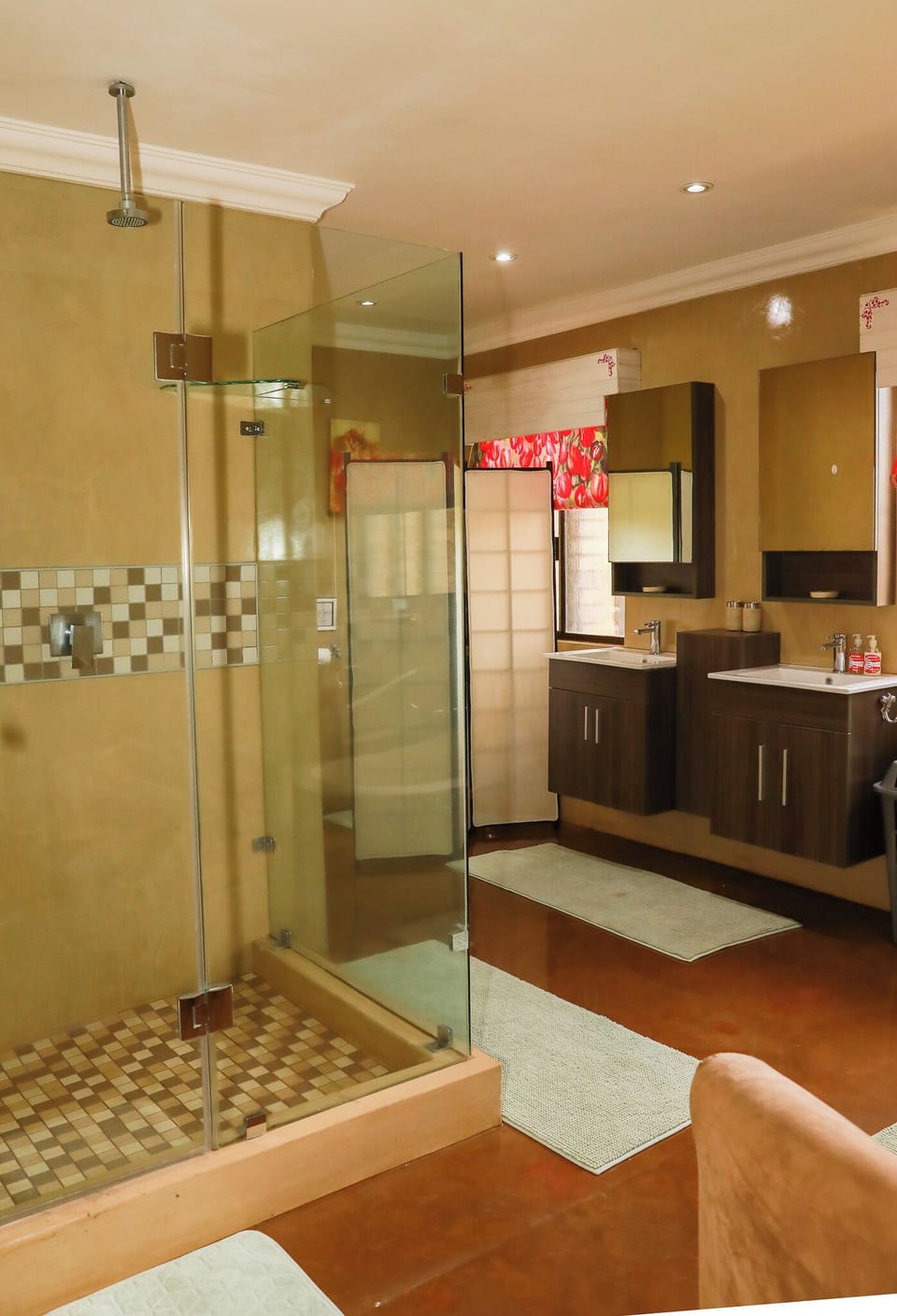 Presidential Room | Bathroom | Shower, rainfall showerhead, free toiletries, hair dryer