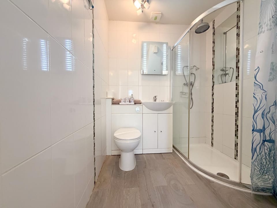 Coastal House - 3 Bedroom Holiday Home - Penally Cottage in Wales