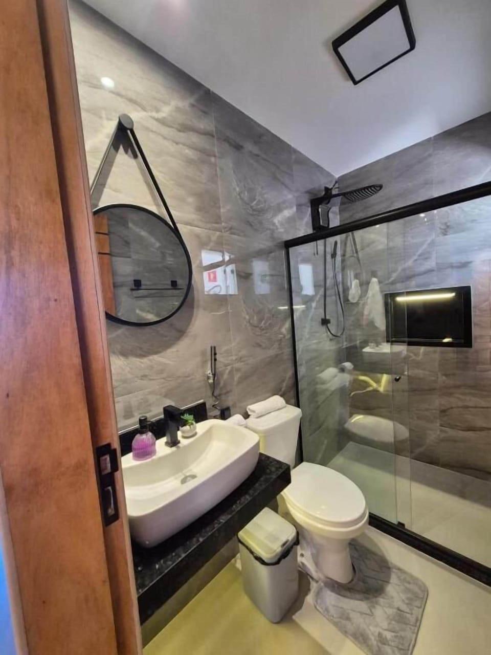 Deluxe Apartment | Bathroom
