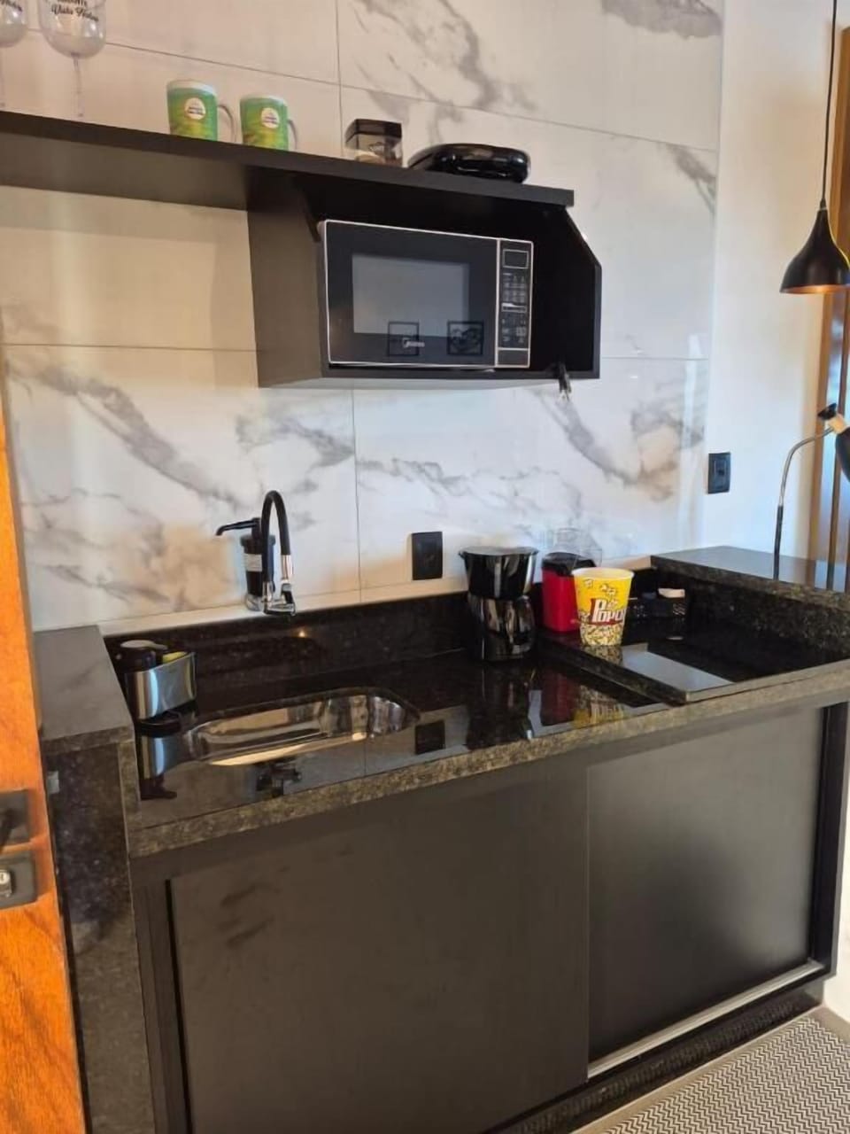 Deluxe Apartment | Private kitchen | Mini-fridge
