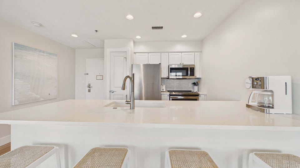 Fully applianced kitchen with all the cooking essentials and breakfast bar