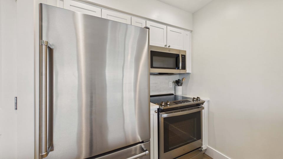 Kitchen equipped with all the cooking essentials + coffee