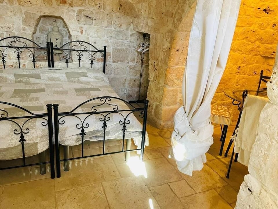 In-room safe, desk, free WiFi