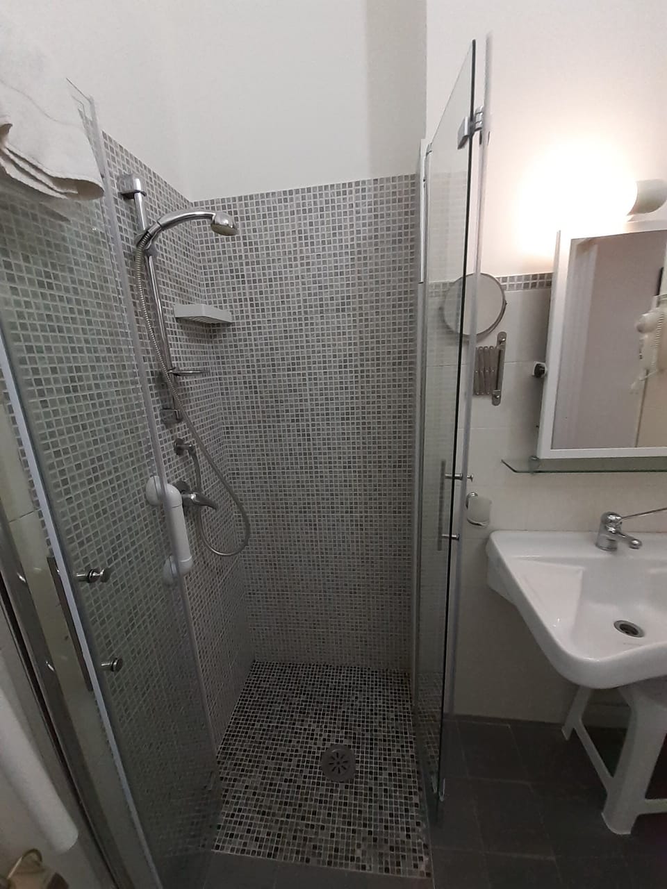Single Room, City View | Accessible bathroom