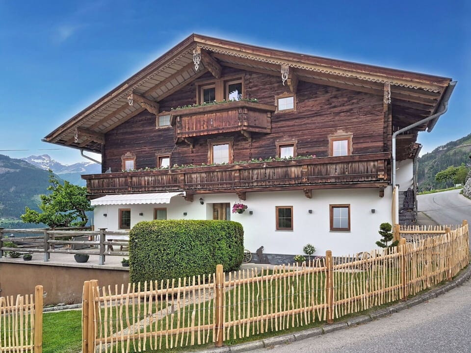 Cottage, Balcony