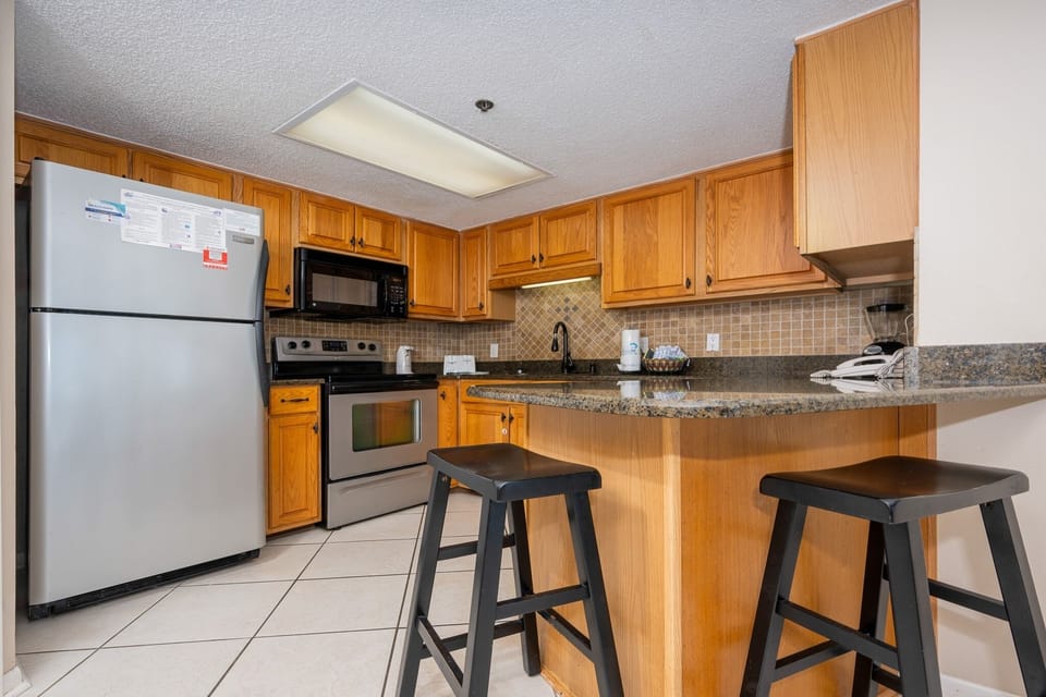 Condo, 2 Bedrooms | Private kitchen | Fridge, oven, coffee/tea maker