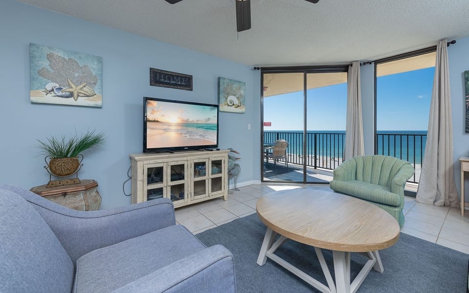 Condo, 2 Bedrooms | Living area