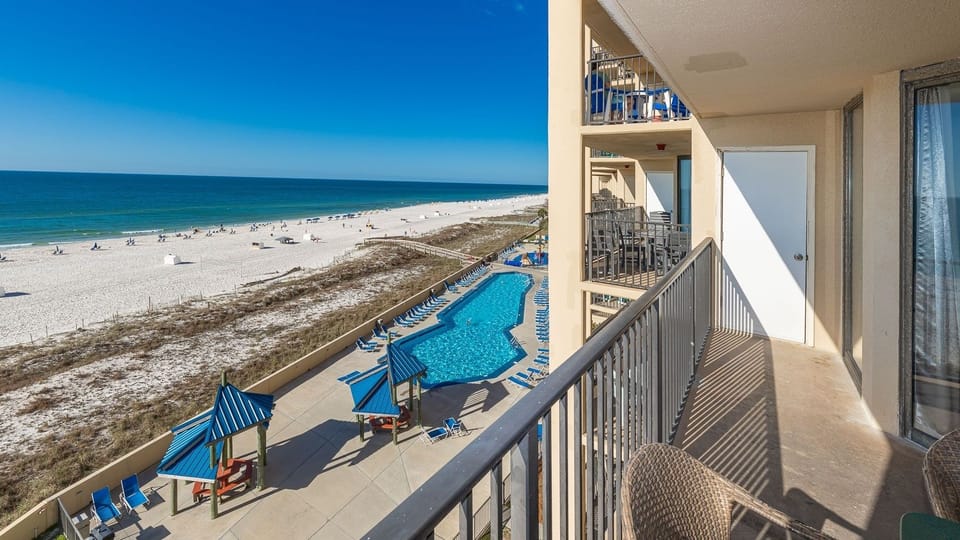 Condo, 2 Bedrooms | Property grounds