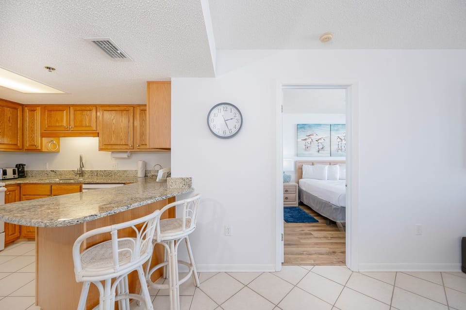 Condo, 2 Bedrooms | Interior
