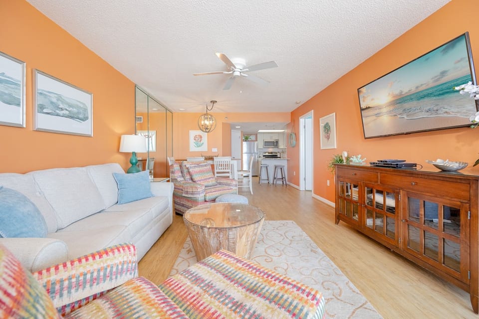 Condo, 2 Bedrooms | Living area