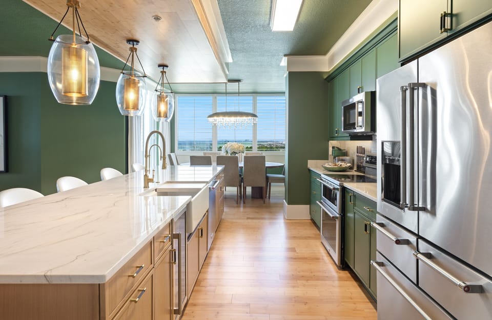 Condo, 3 Bedrooms | Private kitchen | Fridge, oven, coffee/tea maker, toaster