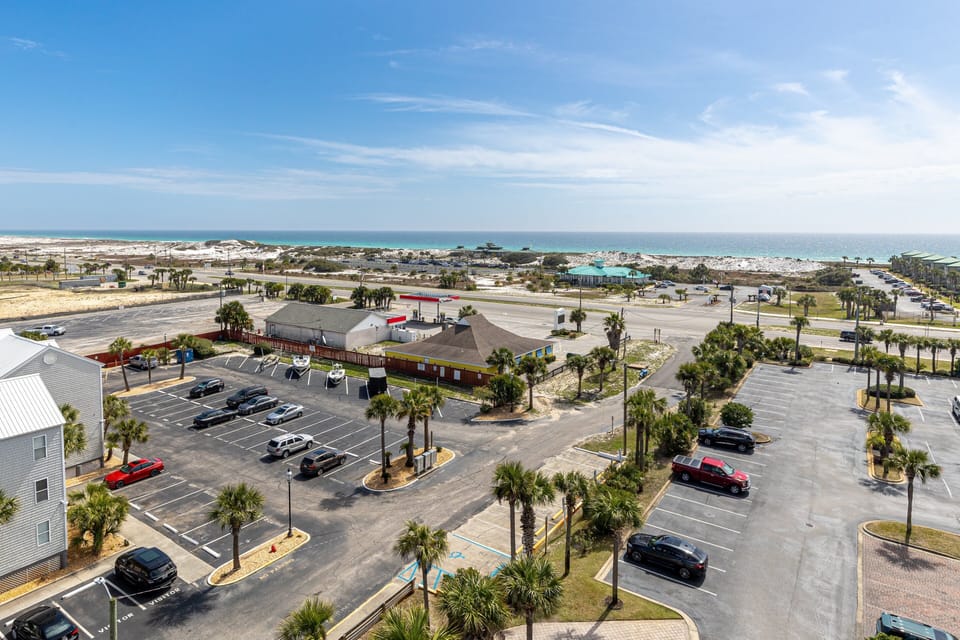 Condo, 3 Bedrooms | Parking