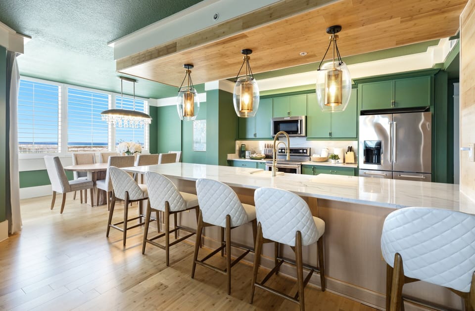 Condo, 3 Bedrooms | Private kitchen | Fridge, oven, coffee/tea maker, toaster