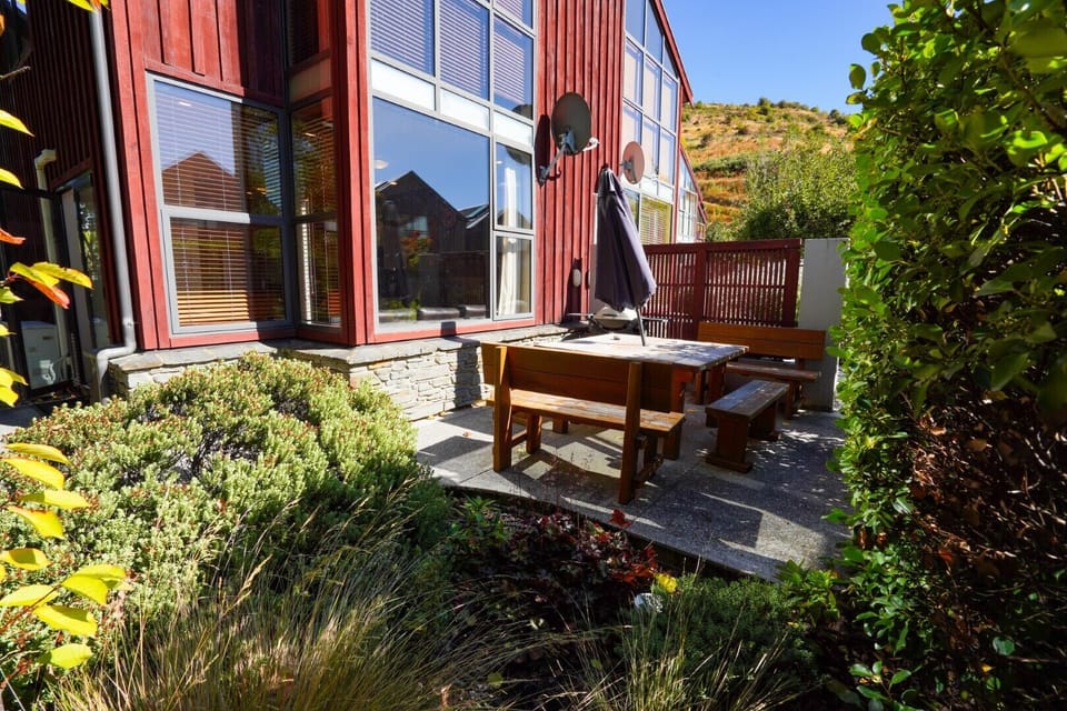 outdoor dining and BBQ facility