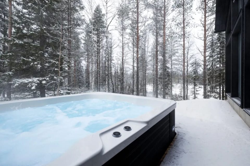 Unwind in the private outdoor jacuzzi, where you can enjoy the starry sky or the Northern Lights in a constant 37-degree warmth.