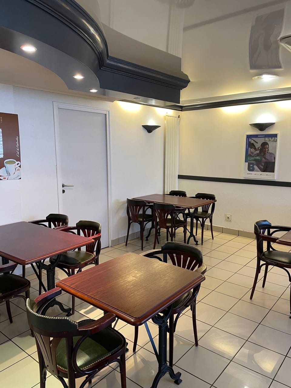 Daily continental breakfast (EUR 8.00 per person)