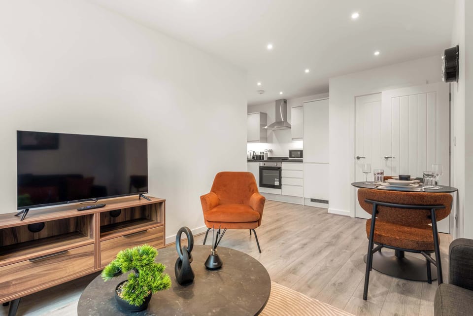 Living space with dining table