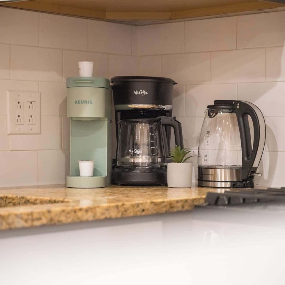 Classic Studio, City View | Coffee and/or coffee maker