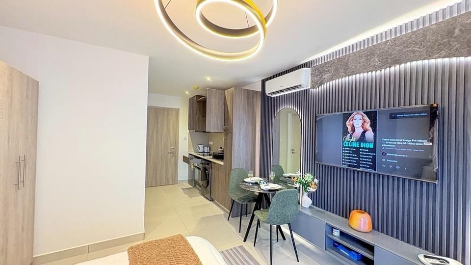 Deluxe Studio Suite, Balcony, Courtyard View | Blackout drapes, iron/ironing board, WiFi (free)