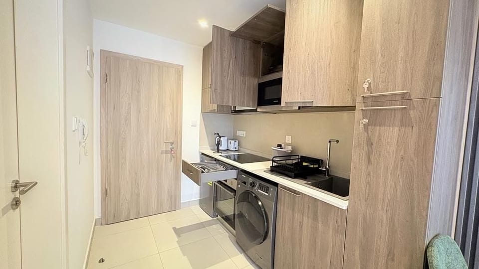 Deluxe Studio Suite, Balcony, Courtyard View | Bathroom