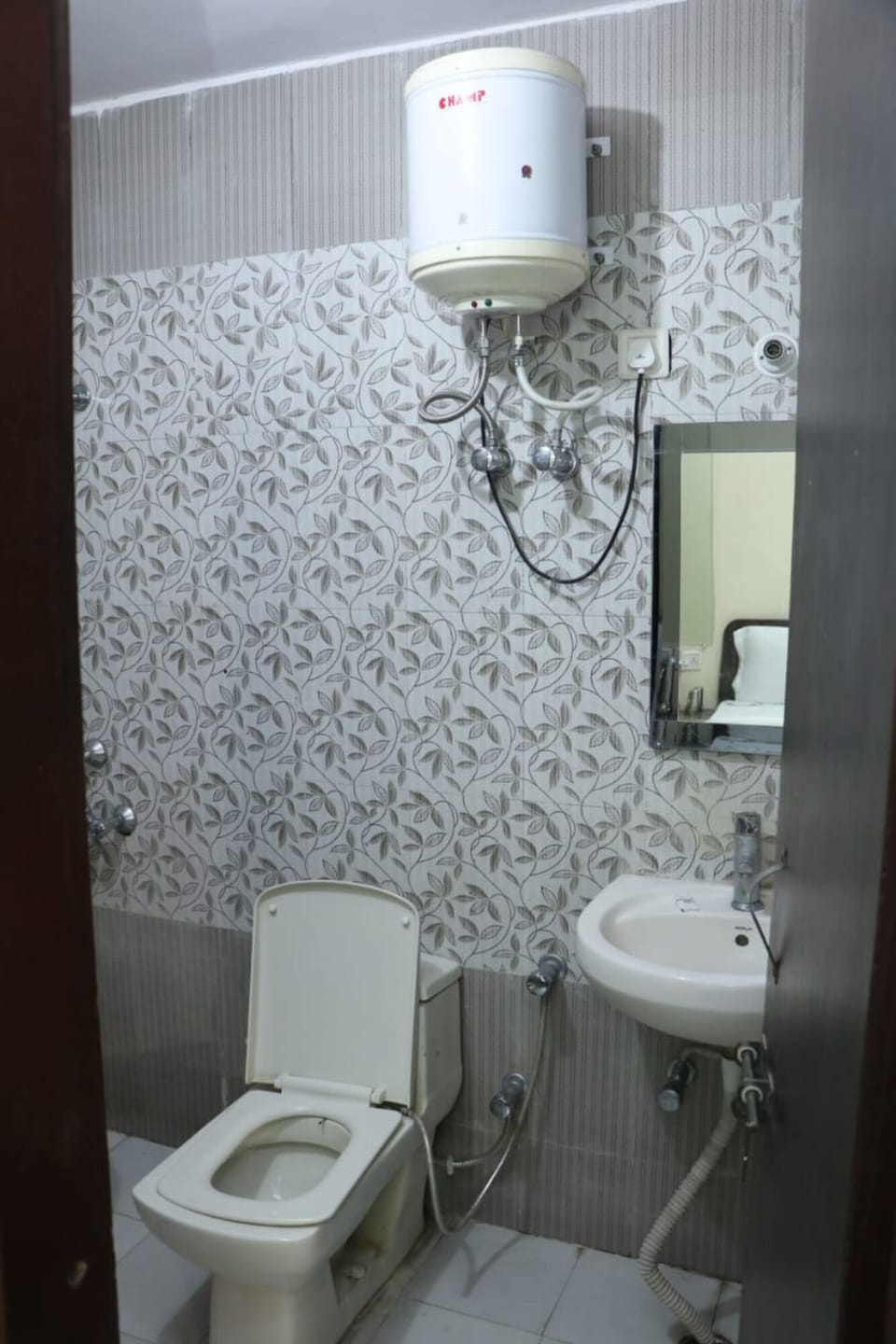 Deluxe Double Room, City View | Bathroom | Shower, free toiletries, towels