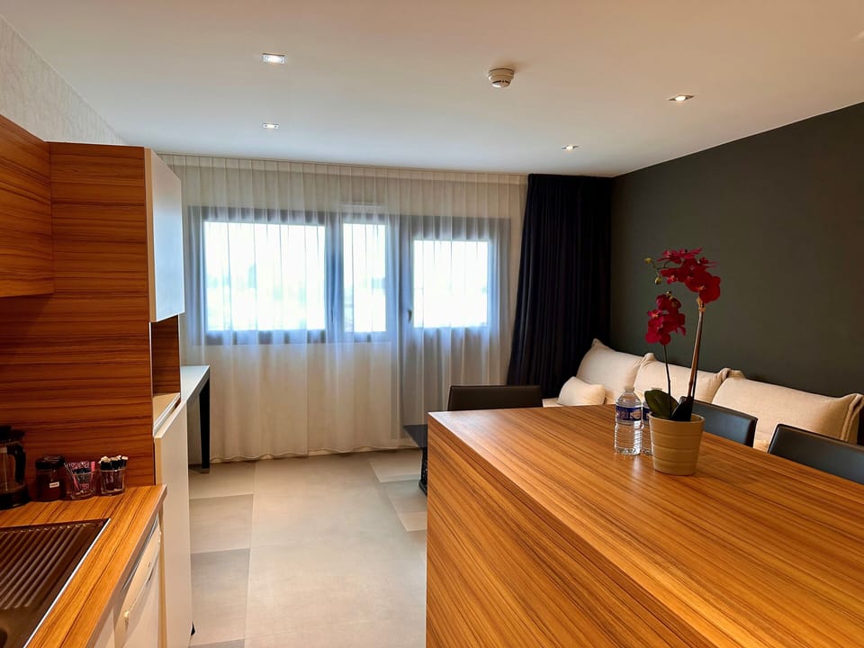 Apartment | Private kitchen | Microwave, espresso maker, coffee/tea maker