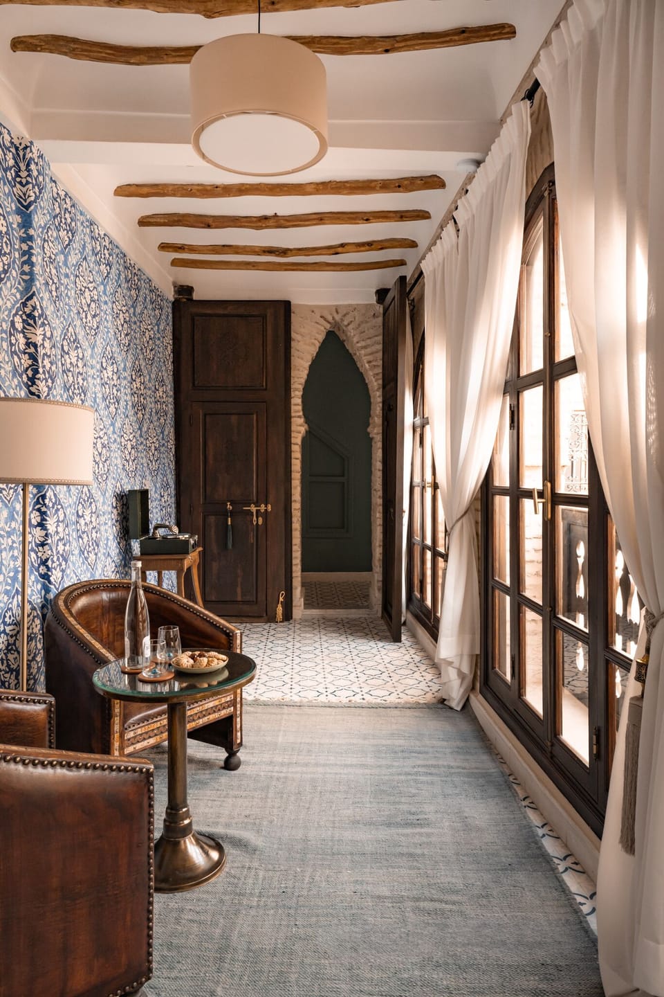 Deluxe Suite | In-room safe, desk, blackout drapes, iron/ironing board