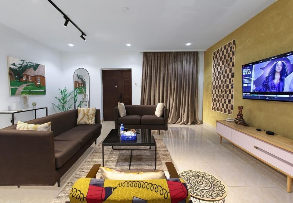 Comfort Room, Balcony, City View | Living area