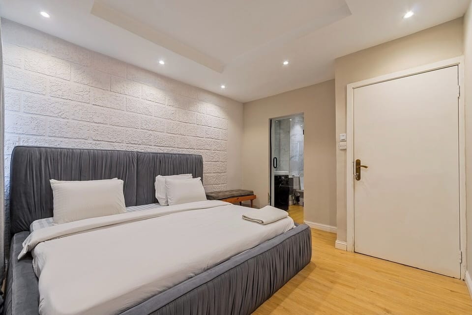 Comfort Room, Balcony, City View | Desk, laptop workspace, blackout drapes, soundproofing