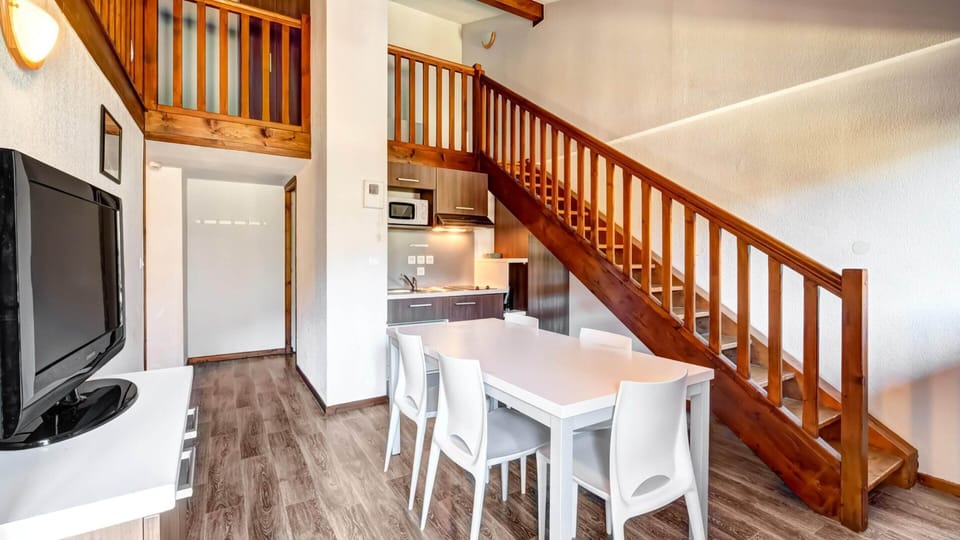 Apartment | Dining