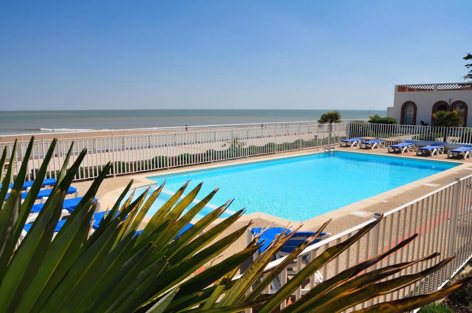 Apartment | Pool | Outdoor pool, a heated pool