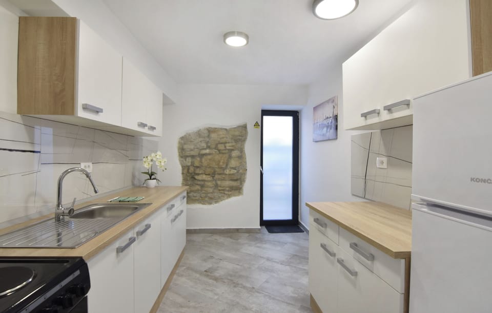 Apartment, 3 Bedrooms, Patio | Interior