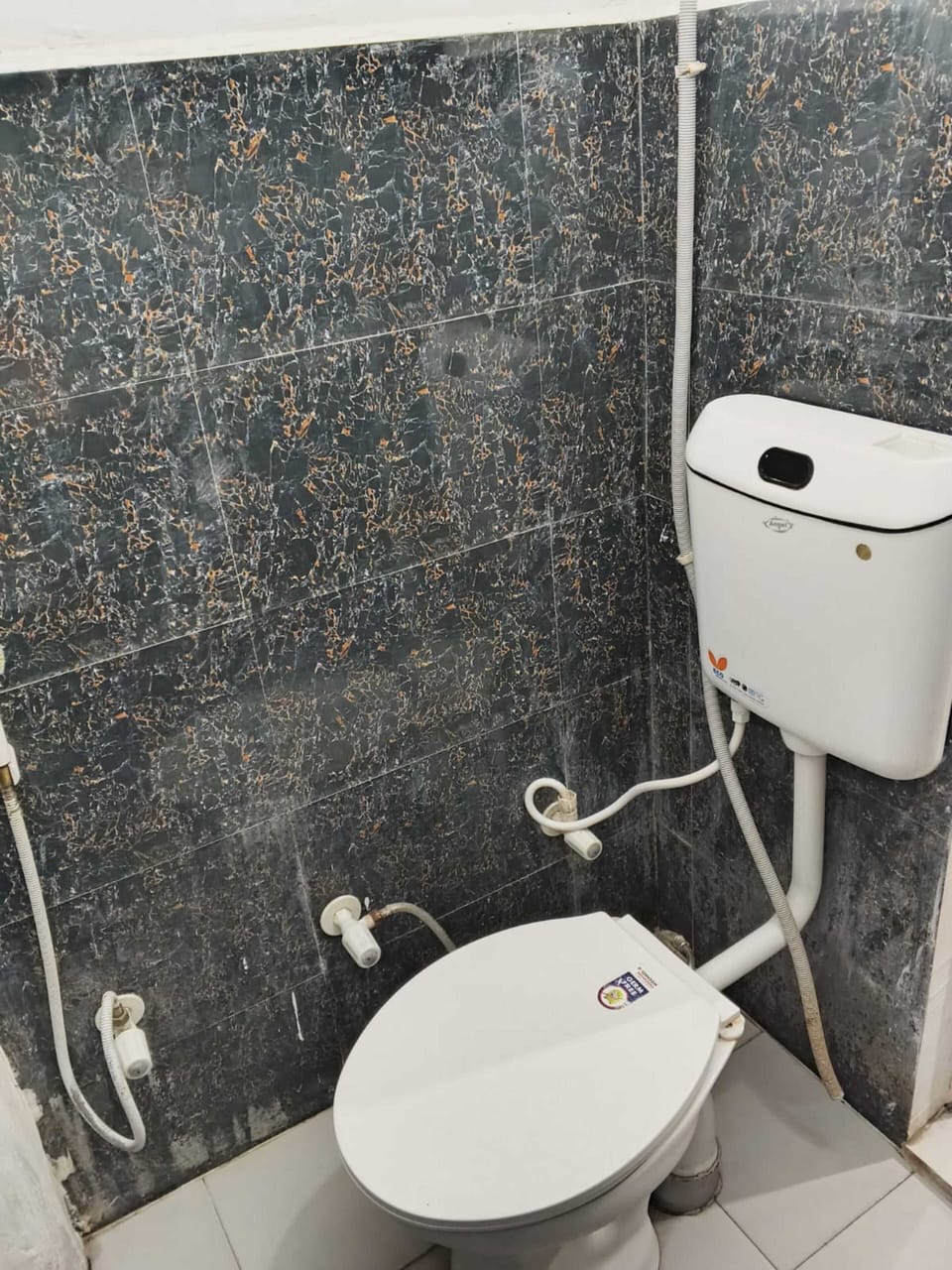 Deluxe Room | Bathroom | Shower, soap, shampoo